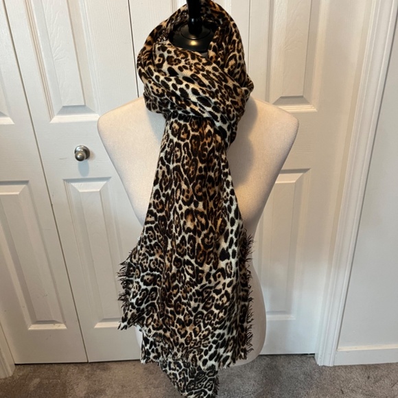 Cleo Animal print scarf - Picture 5 of 7